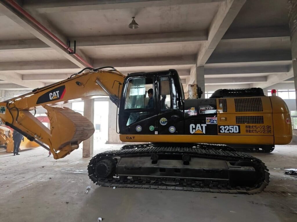 What Factors Should You Consider When Buying an Excavator from a Construction Equipment Supplier? 3 Caterpillar 325D Excavator