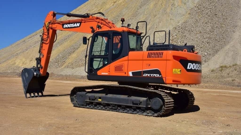 Comparing Excavator Manufacturers: Which Brand is Right for Your Project? 5 used Doosan excavator for sale china supplier 8