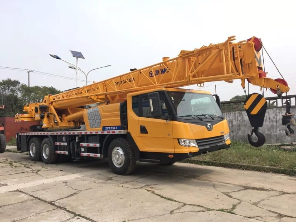 What Are the Different Types of Cranes Used in Construction? 5 XCMG 25ton crane 3